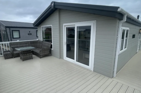 Wrap around decking on Willerby Hayward lodge at U
