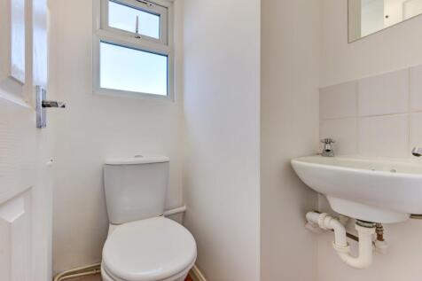 23 Hollingbury Road Toilet