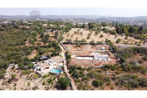 Plot of Land for Construction of 2 Semi-Detached Houses in São Brás de Alportel