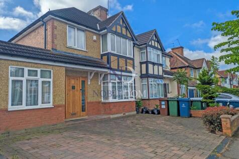 FOUR-BEDROOM SEMI-DETACHED HOUSE IN NORTH HARROW
