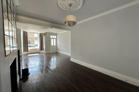 86 Barrowford Road, Colne photo 4