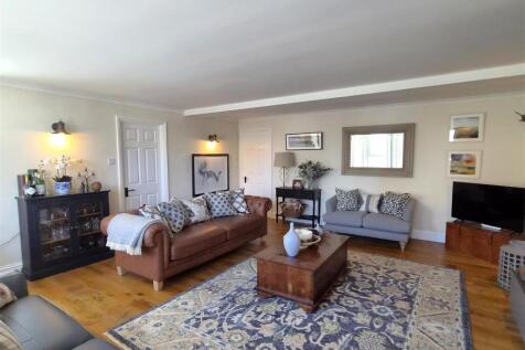 Sitting room 2.jpg