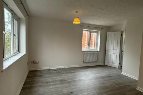 Campion Close, Rush Green RM7 photo 4