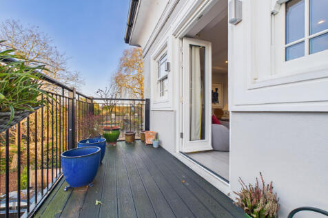 CAM01984G0-PR0538-STILL008