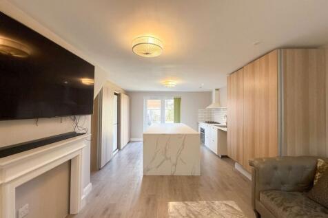 Living Room/Kitchen