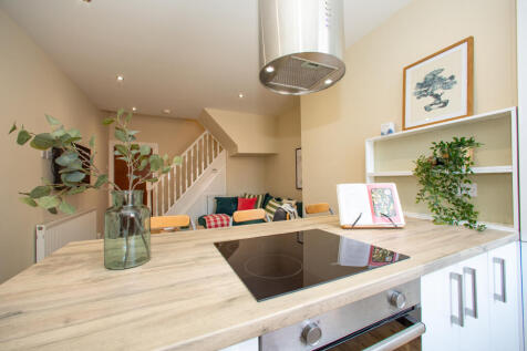 12 Cross Woodstock Street, Woodhouse, Leeds, LS2 9JF photo 3