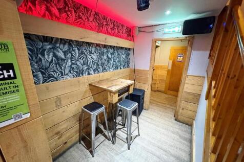 Commercial Property to rent Image 11