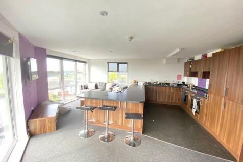 Peninsula flat 8 communal room 2.jpg