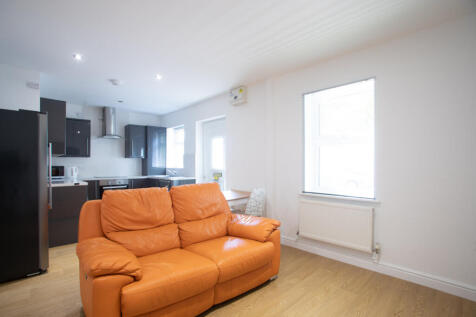 2-bed house on Carlton Close, Loughborough, £1,127/mo