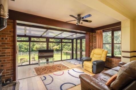 The Spinney Living Room-1.jpg