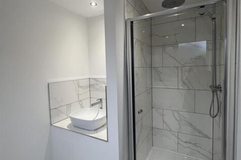 9 - Ensuite.JPG