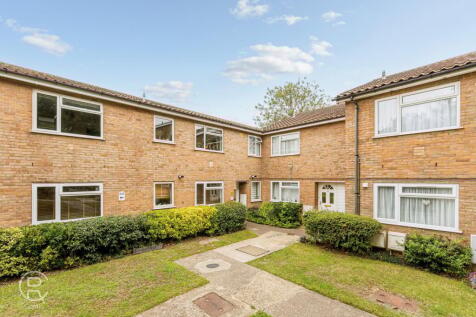 London, W7 - property photo