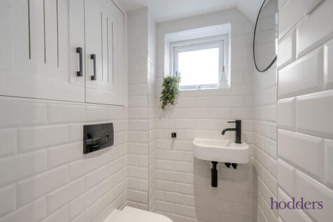 7b85f39b-ba70-477...