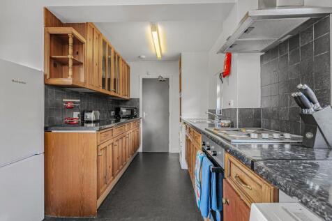 3 bed terraced house to rent Tintern Rd, London S