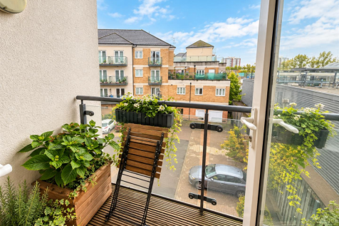 Davidson Frost-Wellings, DFW, Eldridge Court, Balc