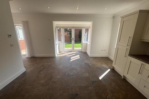 Douglas Close, Bury St. Edmunds photo 4
