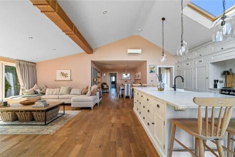 Kitchen/Living Area