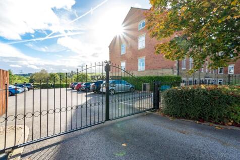 Gated Entrance / Carpark