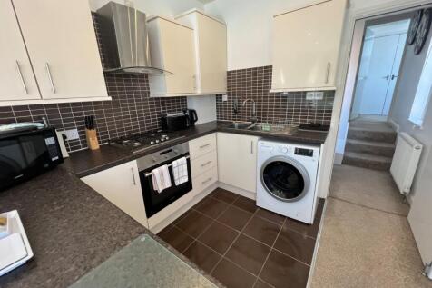 Fully Fitted Kitchen