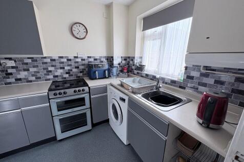 Meadow Close, Chippenham photo 2
