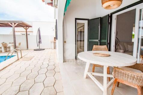 Villa with license and pool in Cala'n Porter