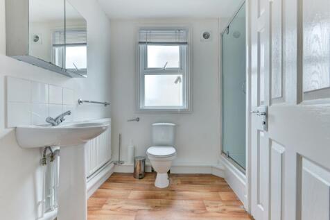 17 Shanklin Road Bathroom 1