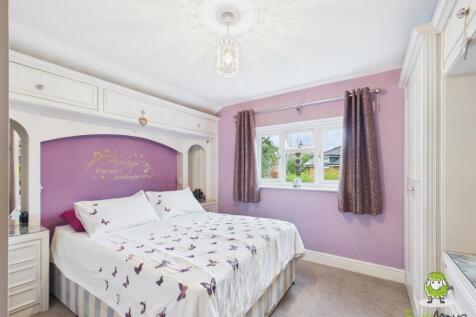 EweMove Estate Agents Basingstoke - Dursley Cottag