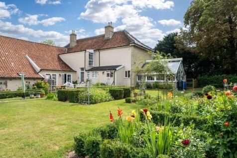 1440px-Elm Farm H...