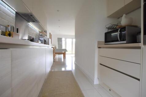 Pennyroyal Drive, West Drayton photo 3