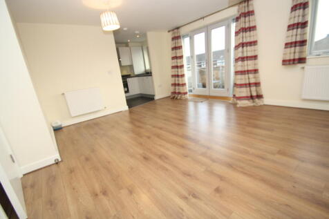 Thomas Court, New Mossford Way, Barkingside, Ilford, Redbridge photo 3