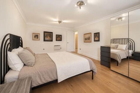 Queensway, Bayswater, London, W2 photo 4