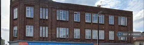 3-bed flat on Hurst Court, Sidcup, DA15, £1,675/mo
