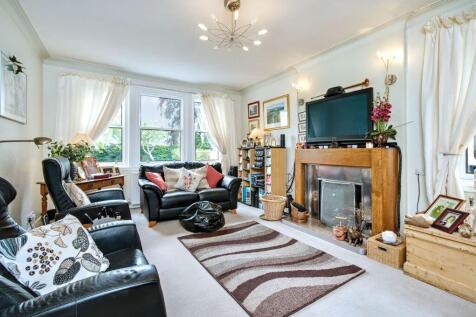4 bed, 3 bath Detached in Leeds - Photo 4