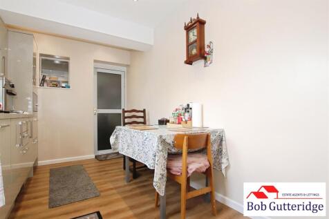 MODERN FITTED KITCHEN/BREAKFAST ROOM