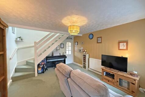 Mary Dean Avenue 18 - Lounge Front.jpg