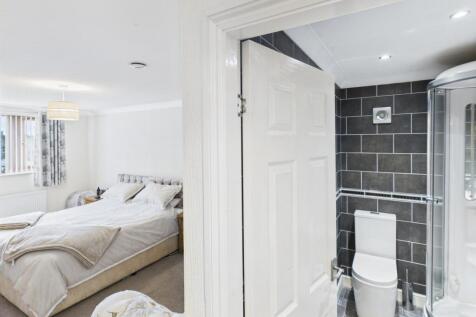 CAM04233G0-PR0027-STILL047