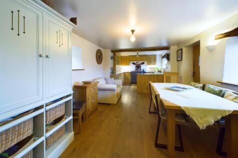 OPEN PLAN KITCHEN/DINING ROOM