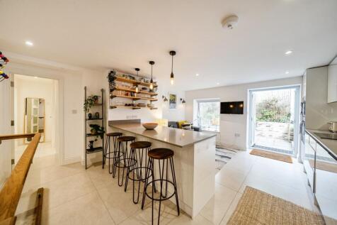 Kitchen / reception