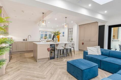 Open Plan Kitchen/Dining/Family Room