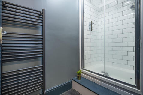 Flat 23, Shoe and Boot, Shower Room