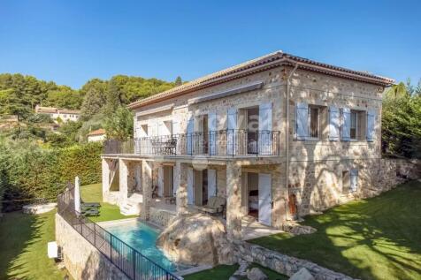 Elegant bastide with Mediterranean garden, close t