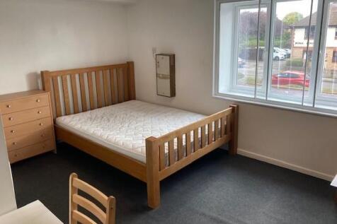 Thackeray Lodge, Feltham, Middlesex, TW14 photo 4