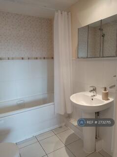 Family Bathroom 2