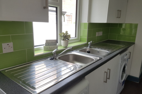 Large 6 Bed Terraced House // AUG 2026 photo 4