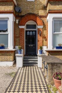 Selsdon Road, E11