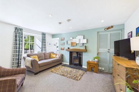 Sitting Room &amp; Dining Area