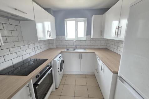 Horseshoe Close, Waltham Abbey photo 3