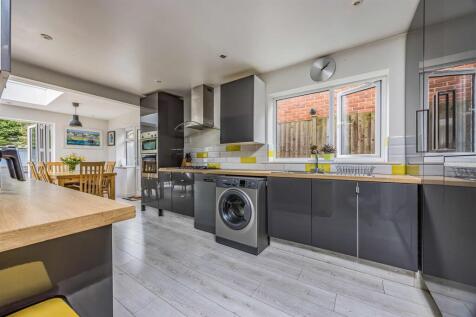 Woodfield Park Road, Hermitage-Small-PorticoMarket