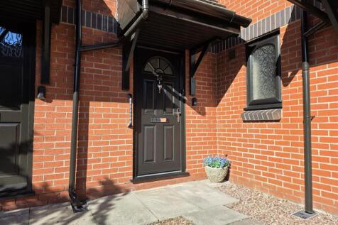 PRIVATE SELF CONTAINED ENTRANCE