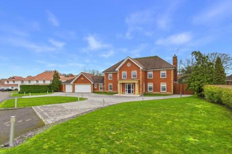 5 Bedroom Detached Property To Let
